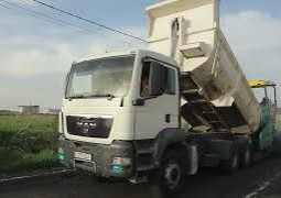 Хушнуд маҳалласида яна бир кўчага асфалт ётқизилди