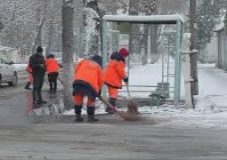 Йўллар қор ва муздан тозаланди