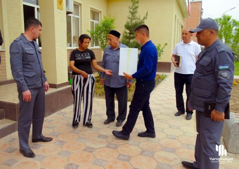 Сегодня в махалле «Ёркинхаёт» руководители 2-го и 3-го секторов района организовали выездной прием граждан, в котором приняли участие 14 жителей нашего района