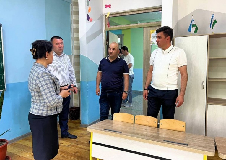 Туманимиз ҳокими бошчилигидаги махсус ишчи гуруҳ 285-умумтаълим мактабида ўрганиш ишларини олиб борди