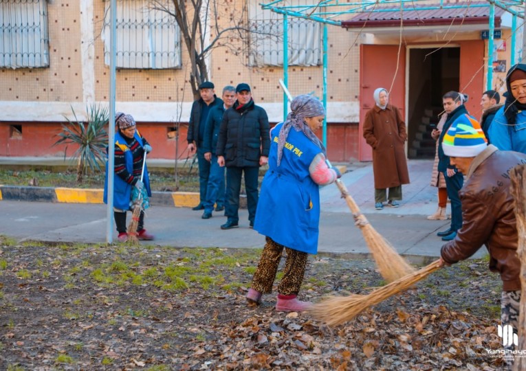 Бугун туманимизнинг барча маҳаллаларида ободонлаштириш ишлари олиб борилмоқда