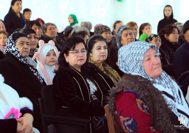 Taklif etilgan sanʼatkorlar tomonidan ijro etilgan kuy-qoʻshiqlar tadbir ruhiga yanada fayz qoʻshdi