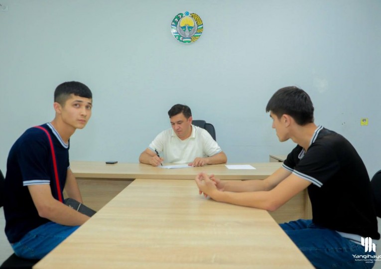 Туман ҳокими ёшлар муаммоларини ўрганди