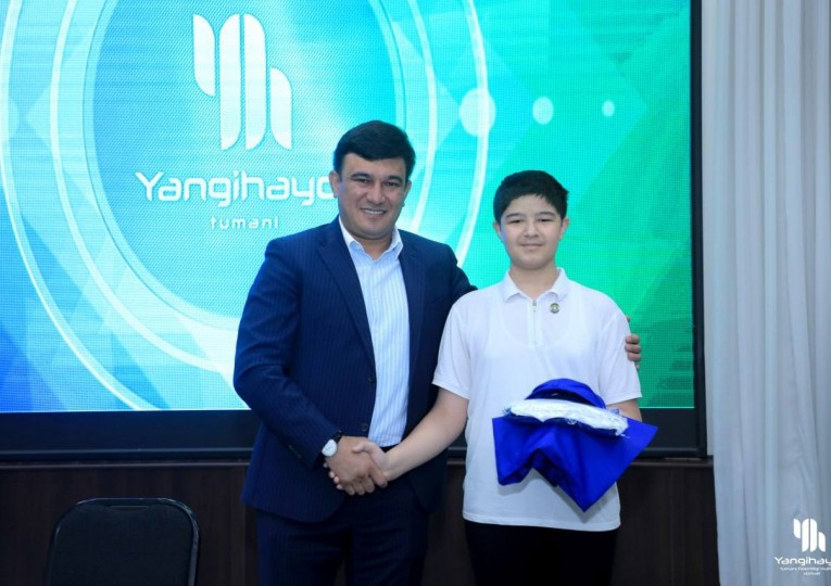 Туман ҳокими ёшлар билан учрашди
