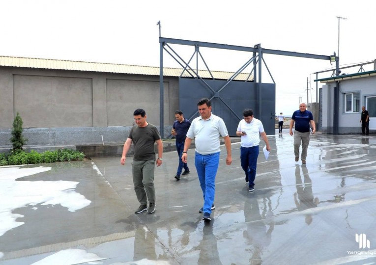 Туман ҳокими корхоналар фаолияти билан танишмоқда