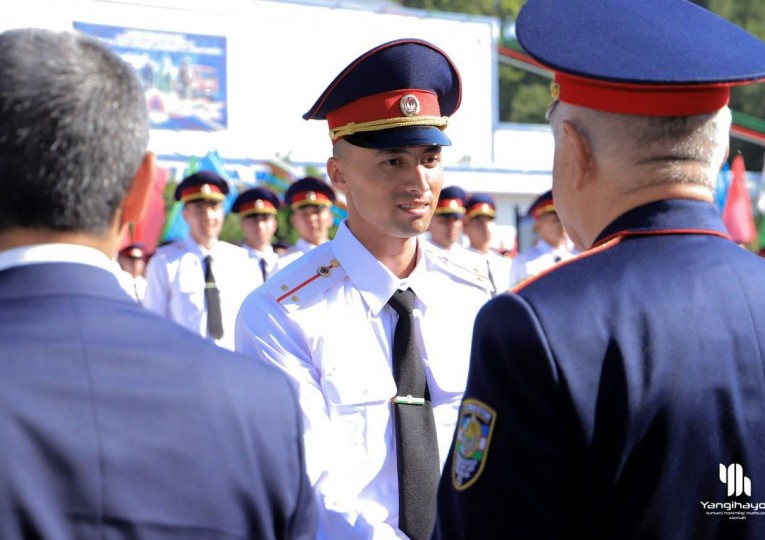 ФВВ Академияси битирувчиларига диплом топширилди
